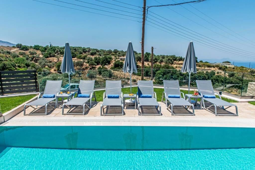 Villa Anthi, A Modern Villa With Salted Water Pool,Hot Tub & Bbq! Réthimno Kültér fotó